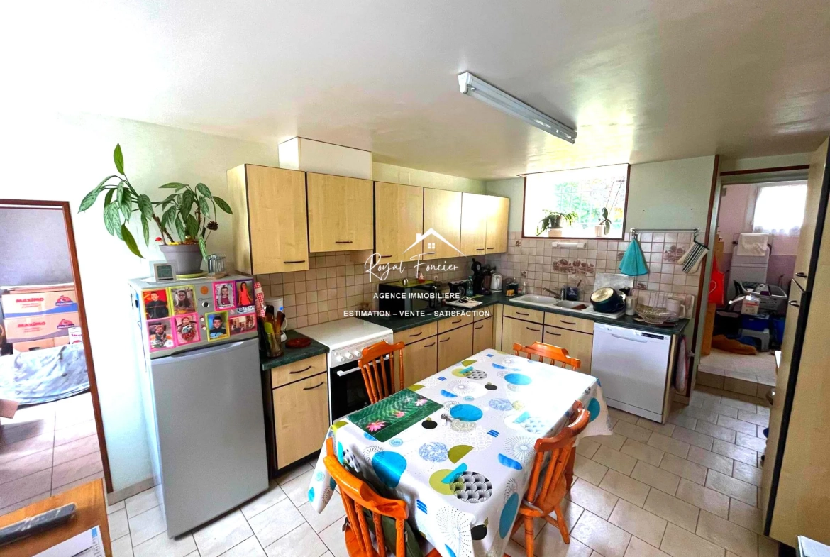 Cuisine Charmante maison de campagne de 114 m² avec jardin à La Guerche 37350 