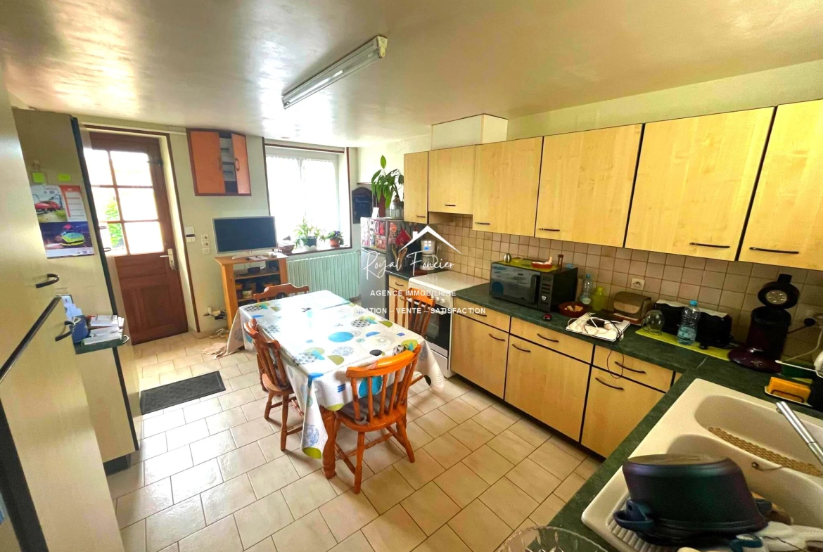 Charmante maison de campagne de 114 m² avec jardin à La Guerche 37350 