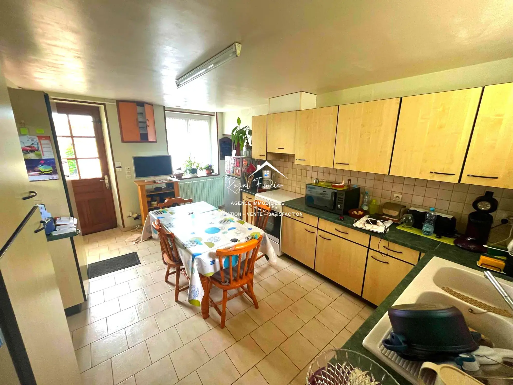 Charmante maison de campagne de 114 m² avec jardin à La Guerche 37350 