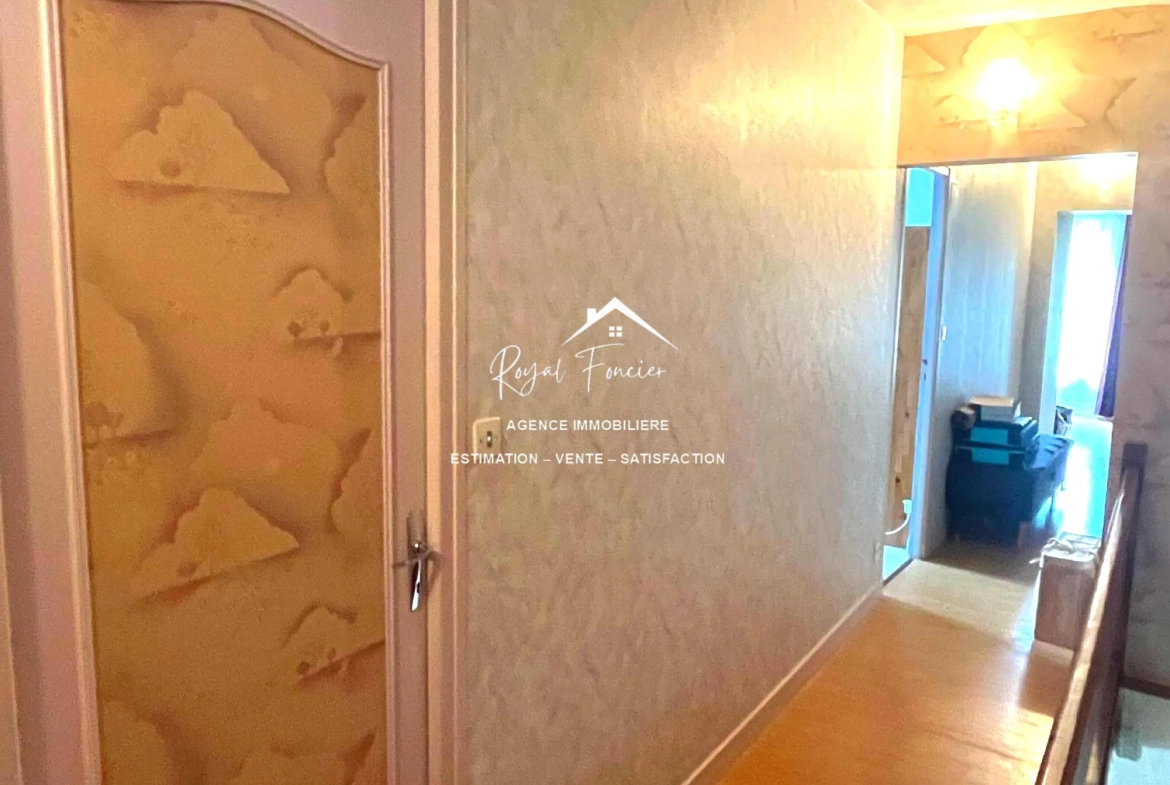 Palier Charmante maison de campagne de 114 m² avec jardin à La Guerche 37350 