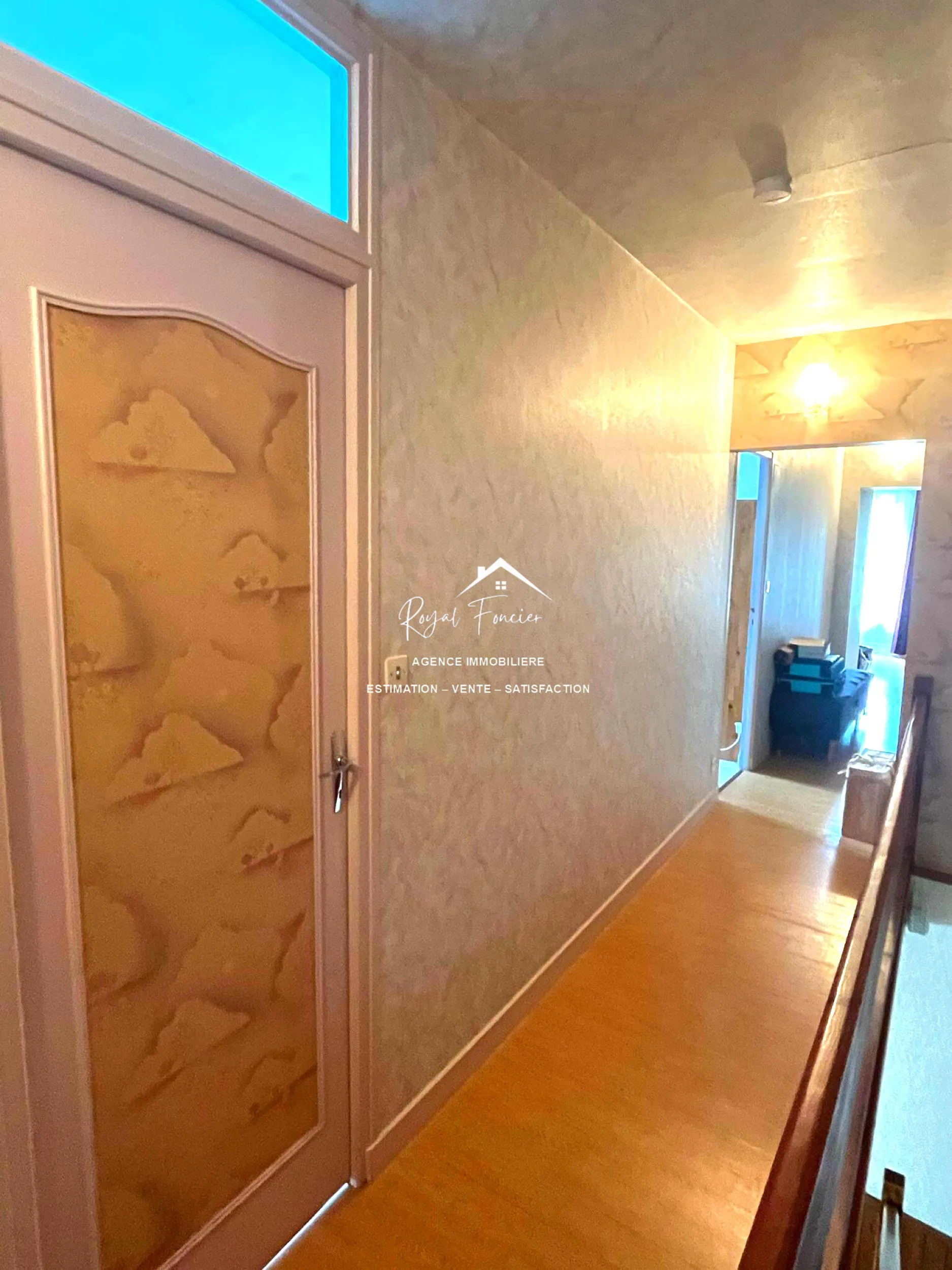 Palier Charmante maison de campagne de 114 m² avec jardin à La Guerche 37350 