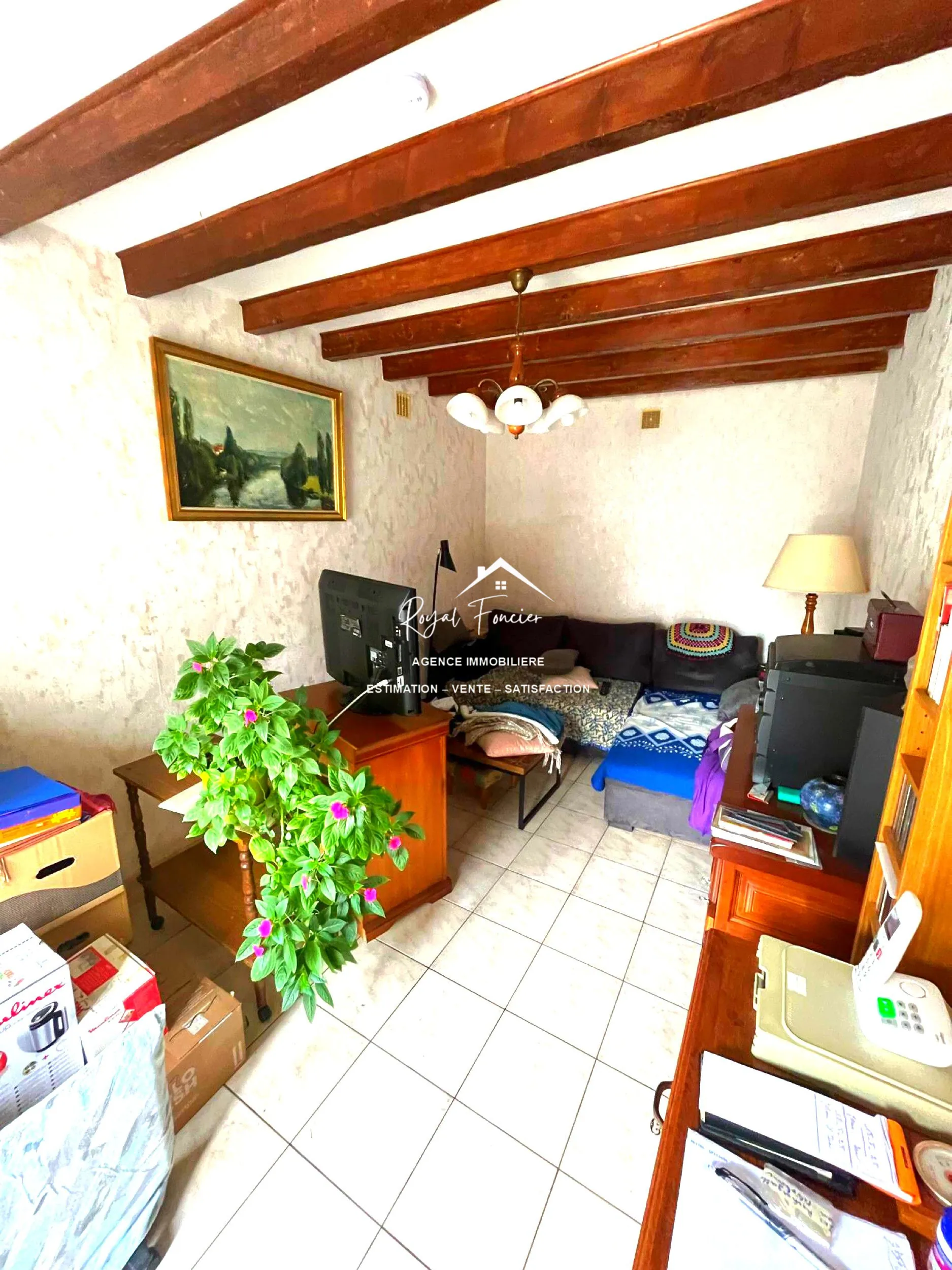 Salon ou Chambre Charmante maison de campagne de 114 m² avec jardin à La Guerche 37350 