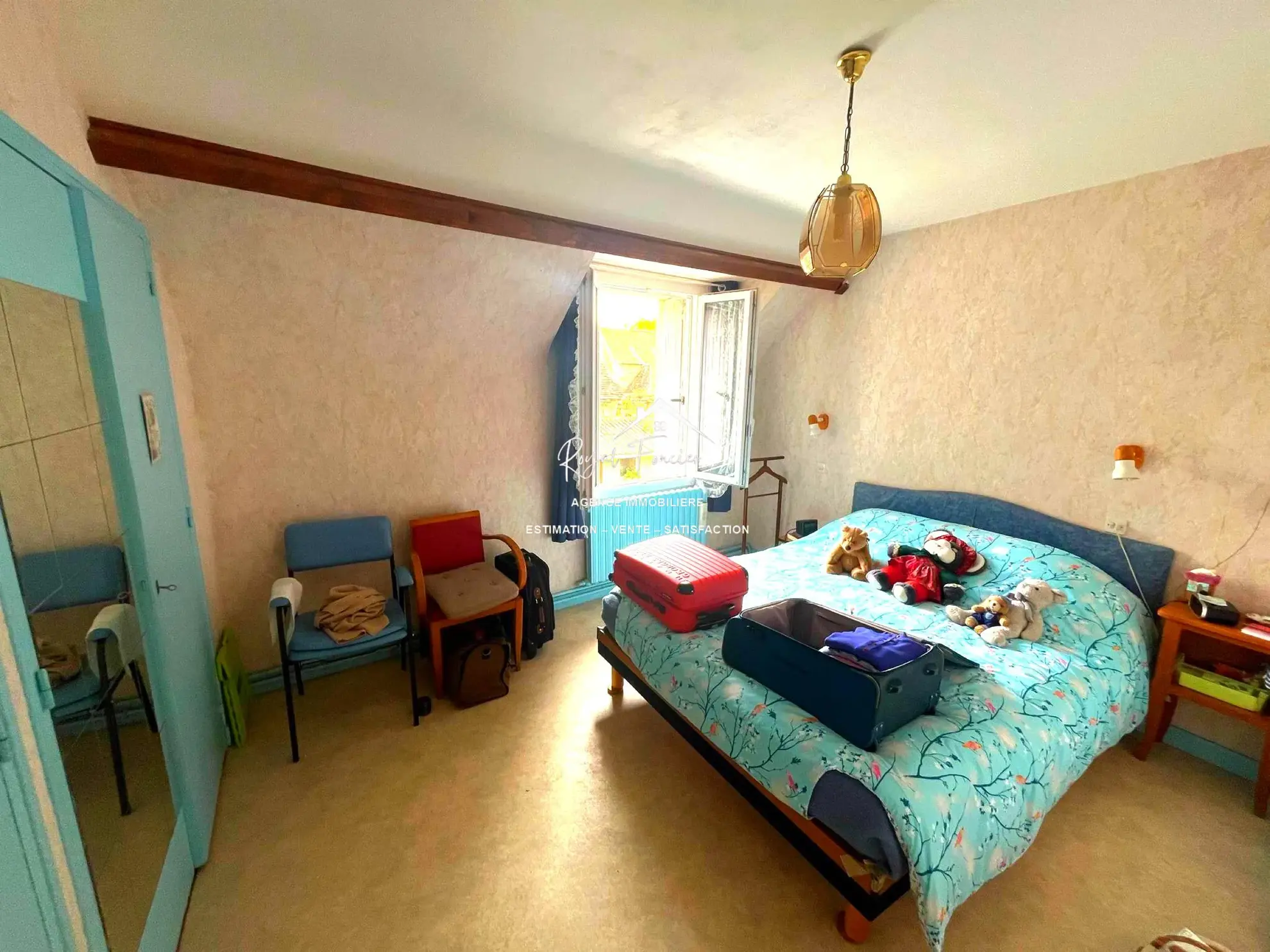 Chambre avec placards Charmante maison de campagne de 114 m² avec jardin à La Guerche 37350 