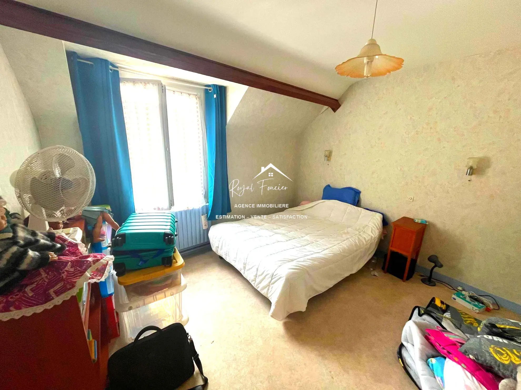 Chambre Charmante maison de campagne de 114 m² avec jardin à La Guerche 37350 