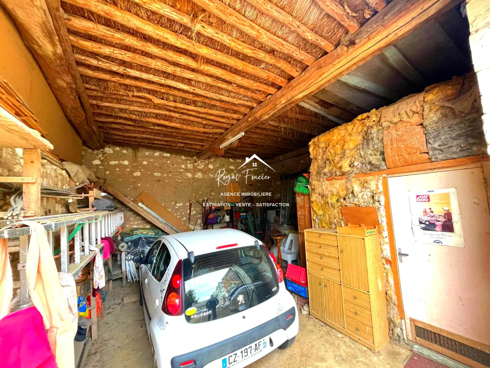 Grange Charmante maison de campagne de 114 m² avec jardin à La Guerche 37350 