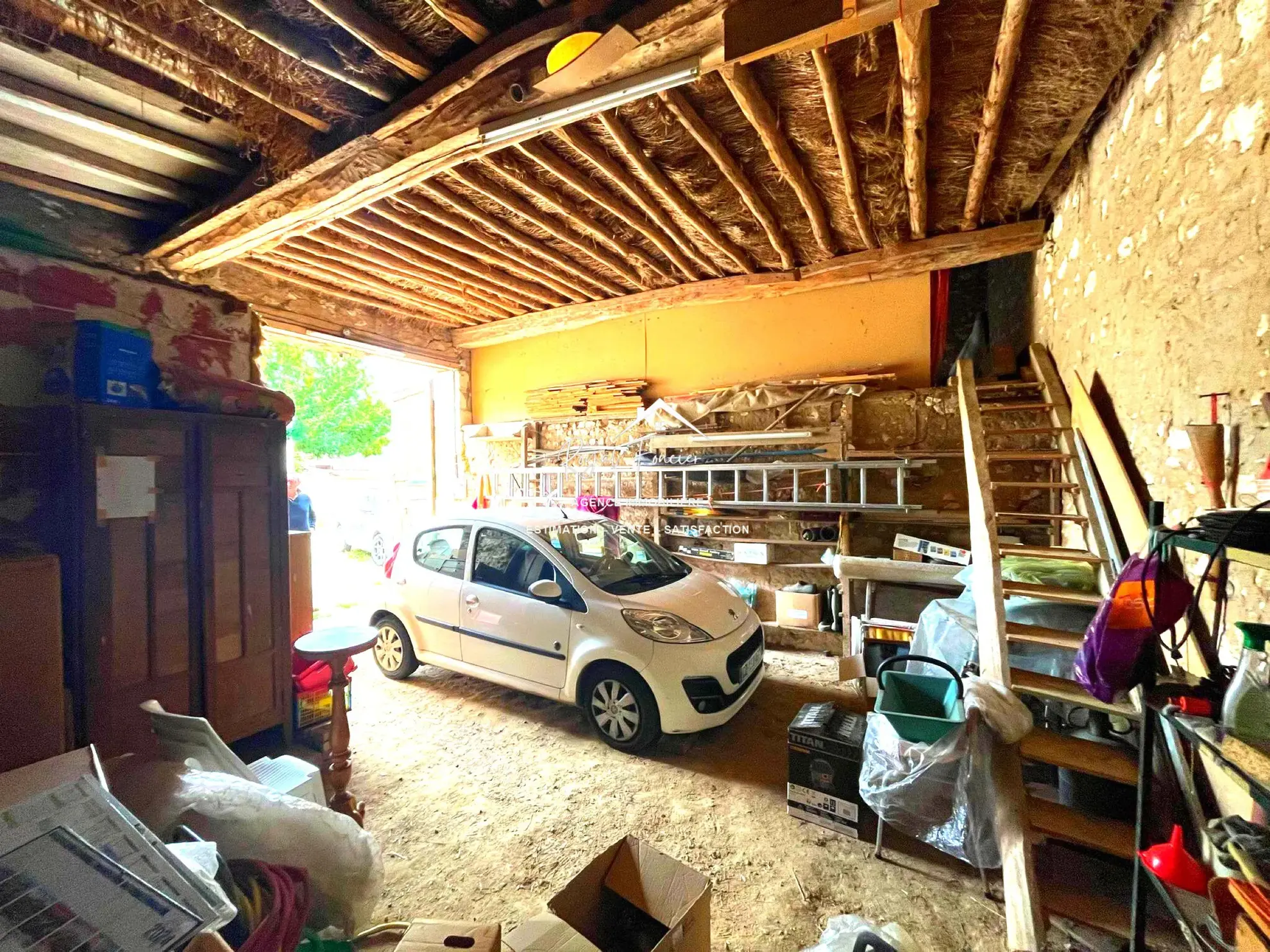 Grange Charmante maison de campagne de 114 m² avec jardin à La Guerche 37350 