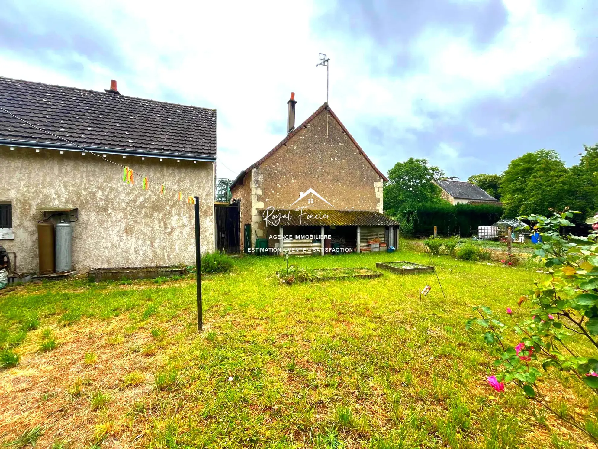 Charmante maison de campagne de 114 m² avec jardin à La Guerche 37350 
