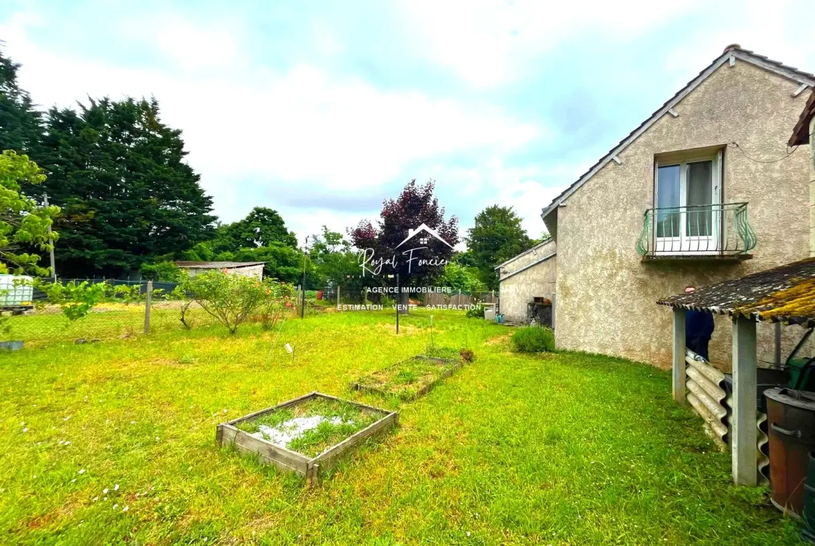 Charmante maison de campagne de 114 m² avec jardin à La Guerche 37350 