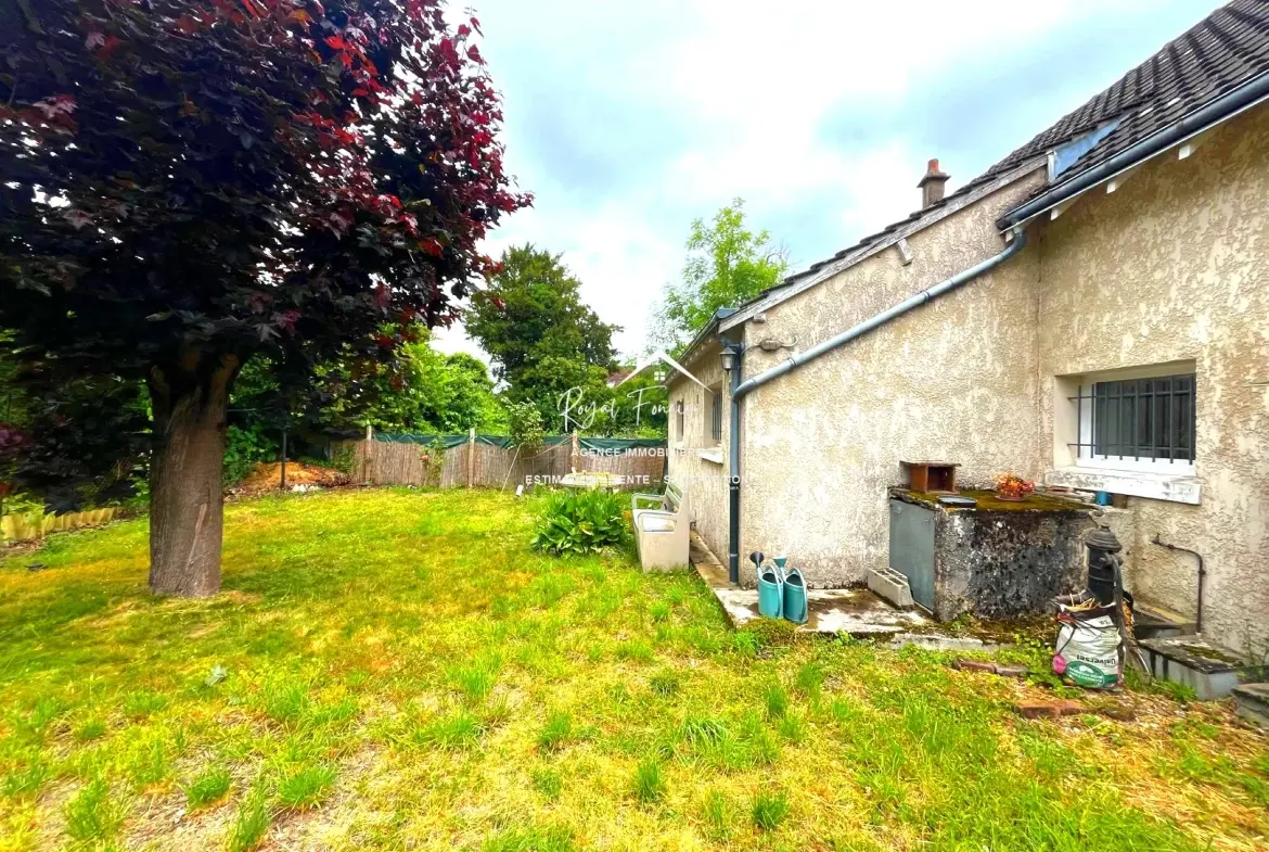 Charmante maison de campagne de 114 m² avec jardin à La Guerche 37350 