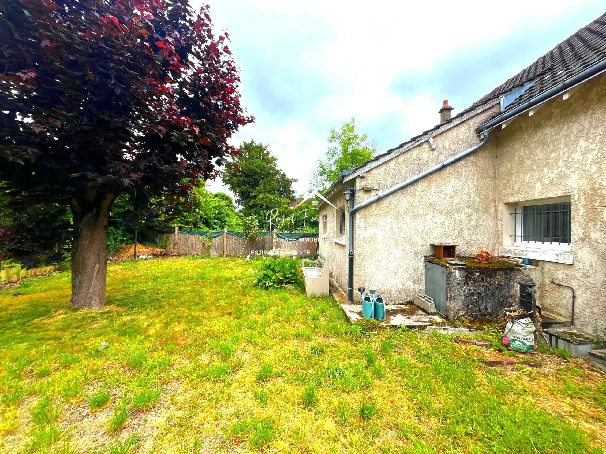Charmante maison de campagne de 114 m² avec jardin à La Guerche 37350 