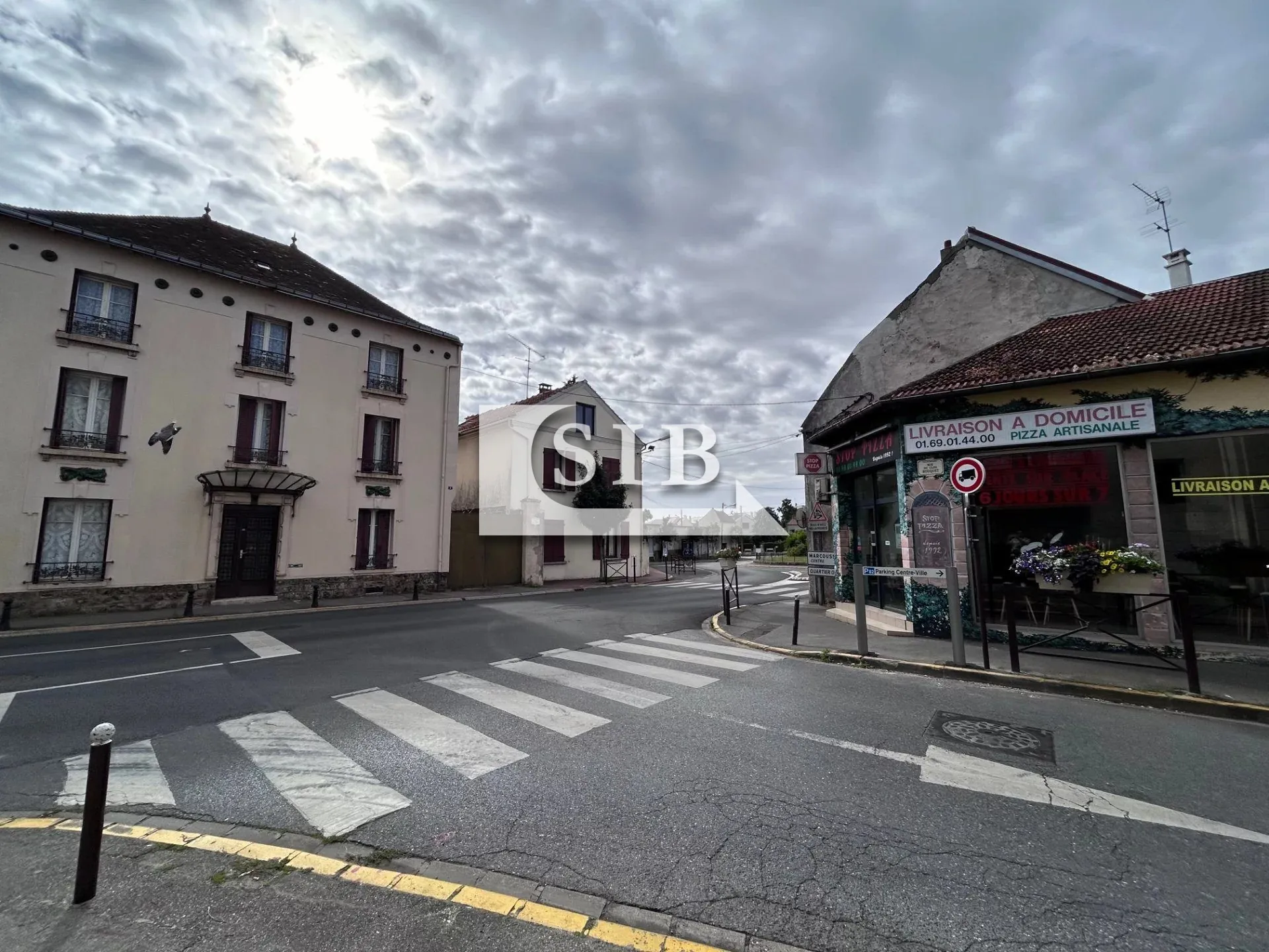Local commercial lumineux à Montlhéry pour profession libérale à vendre 