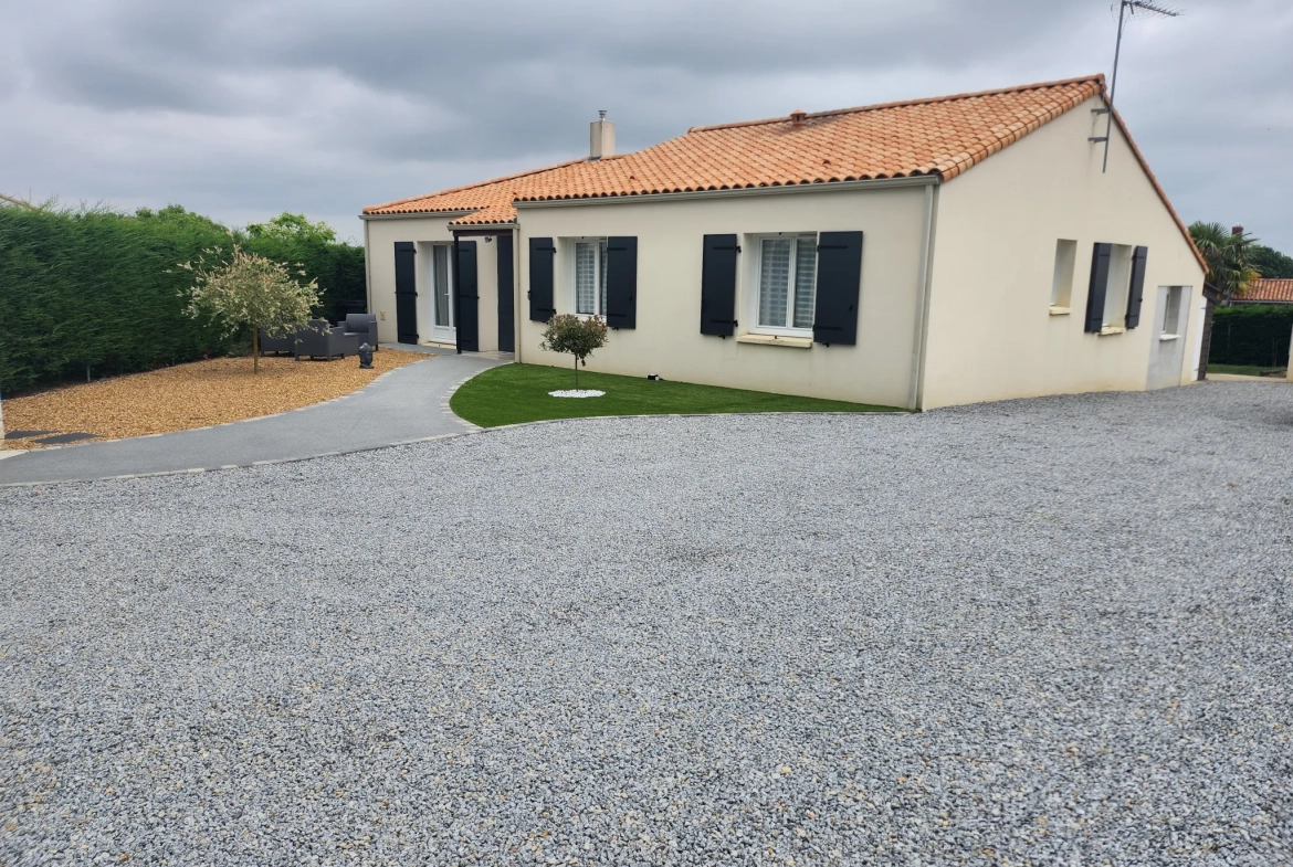Maison familiale 4 chambres avec piscine à Sainte Hermine 