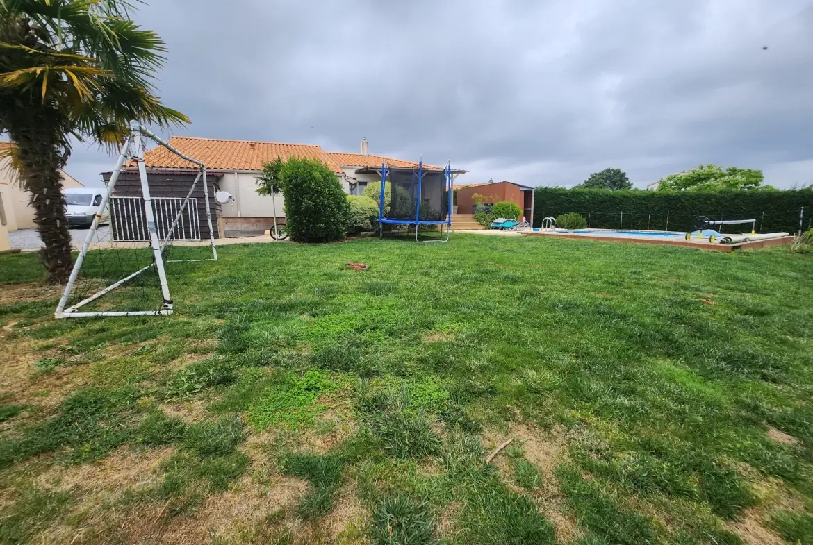 Maison familiale 4 chambres avec piscine à Sainte Hermine 