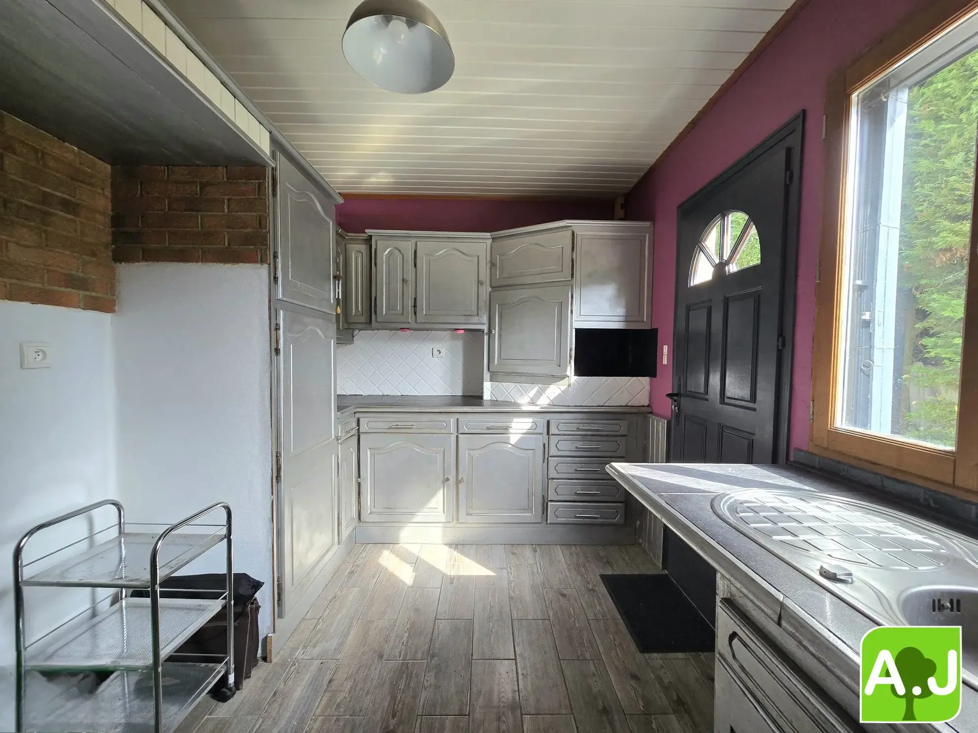 Maison de plain-pied avec dépendance à Bréval – idéalement située avec jardin clos 