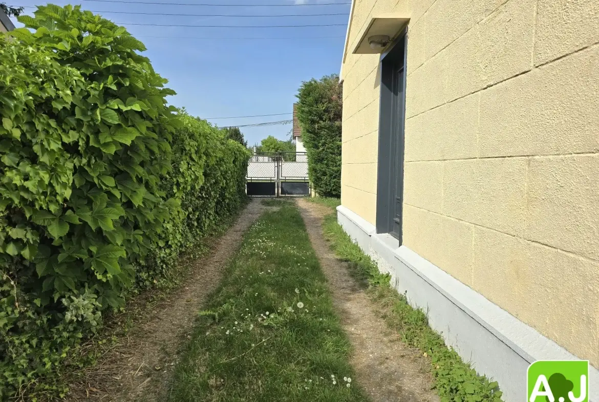 Maison de plain-pied avec dépendance à Bréval – idéalement située avec jardin clos 