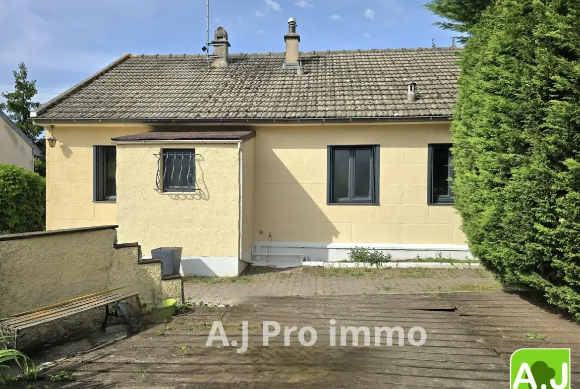 Maison de plain-pied avec dépendance à Bréval – idéalement située avec jardin clos 