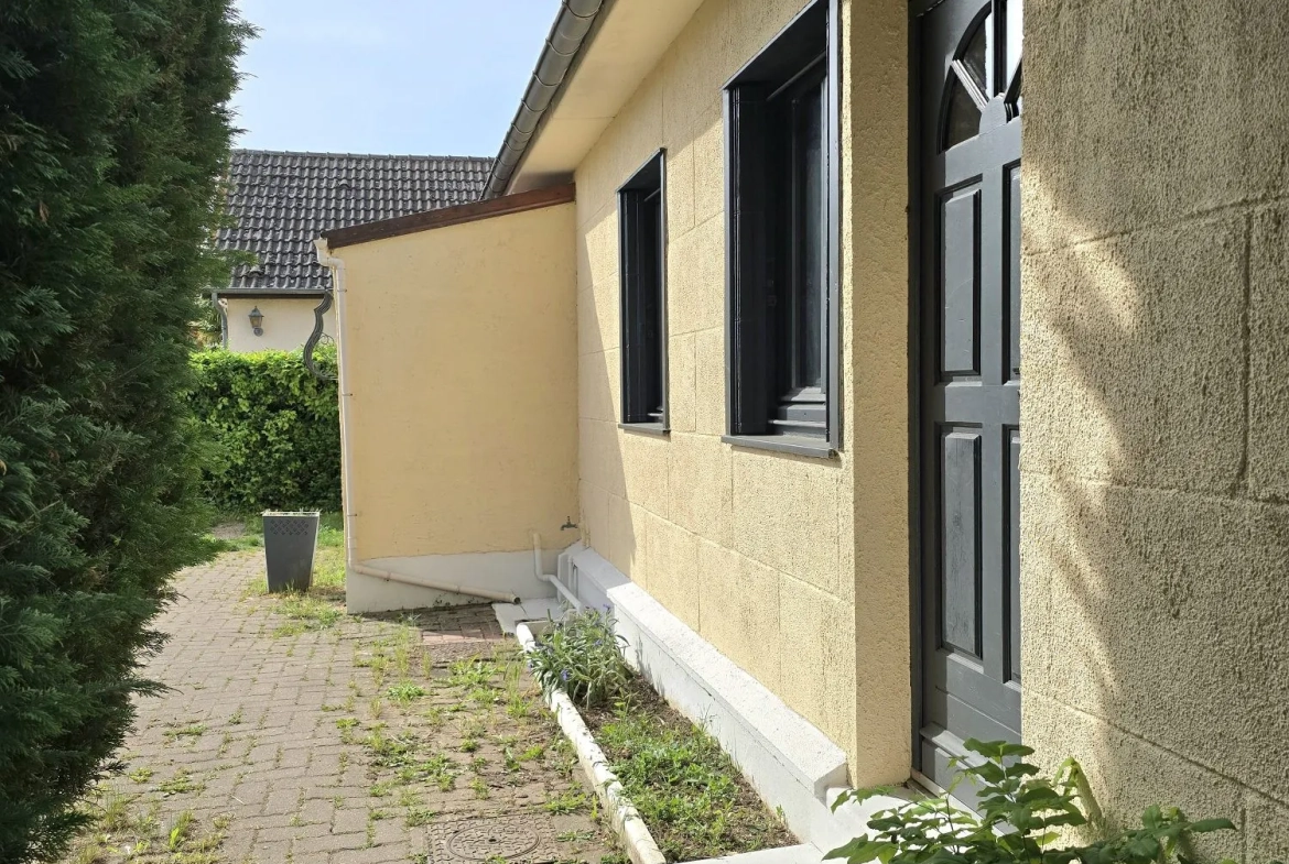 Maison de plain-pied avec dépendance à Bréval – idéalement située avec jardin clos 