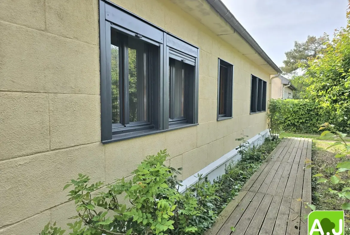 Maison de plain-pied avec dépendance à Bréval – idéalement située avec jardin clos 