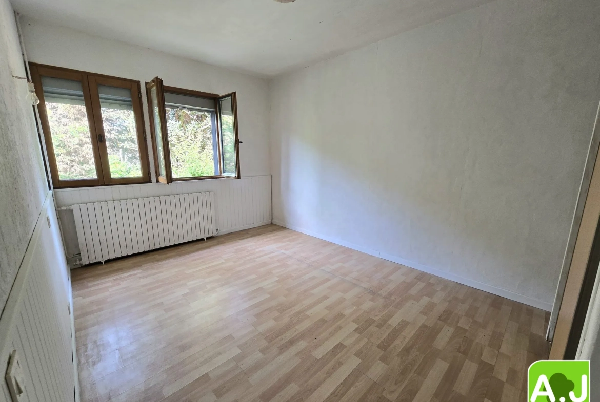 Maison de plain-pied avec dépendance à Bréval – idéalement située avec jardin clos 