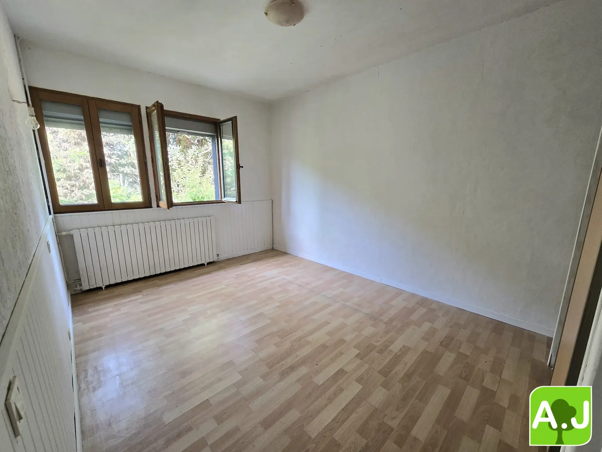 Maison de plain-pied avec dépendance à Bréval – idéalement située avec jardin clos 