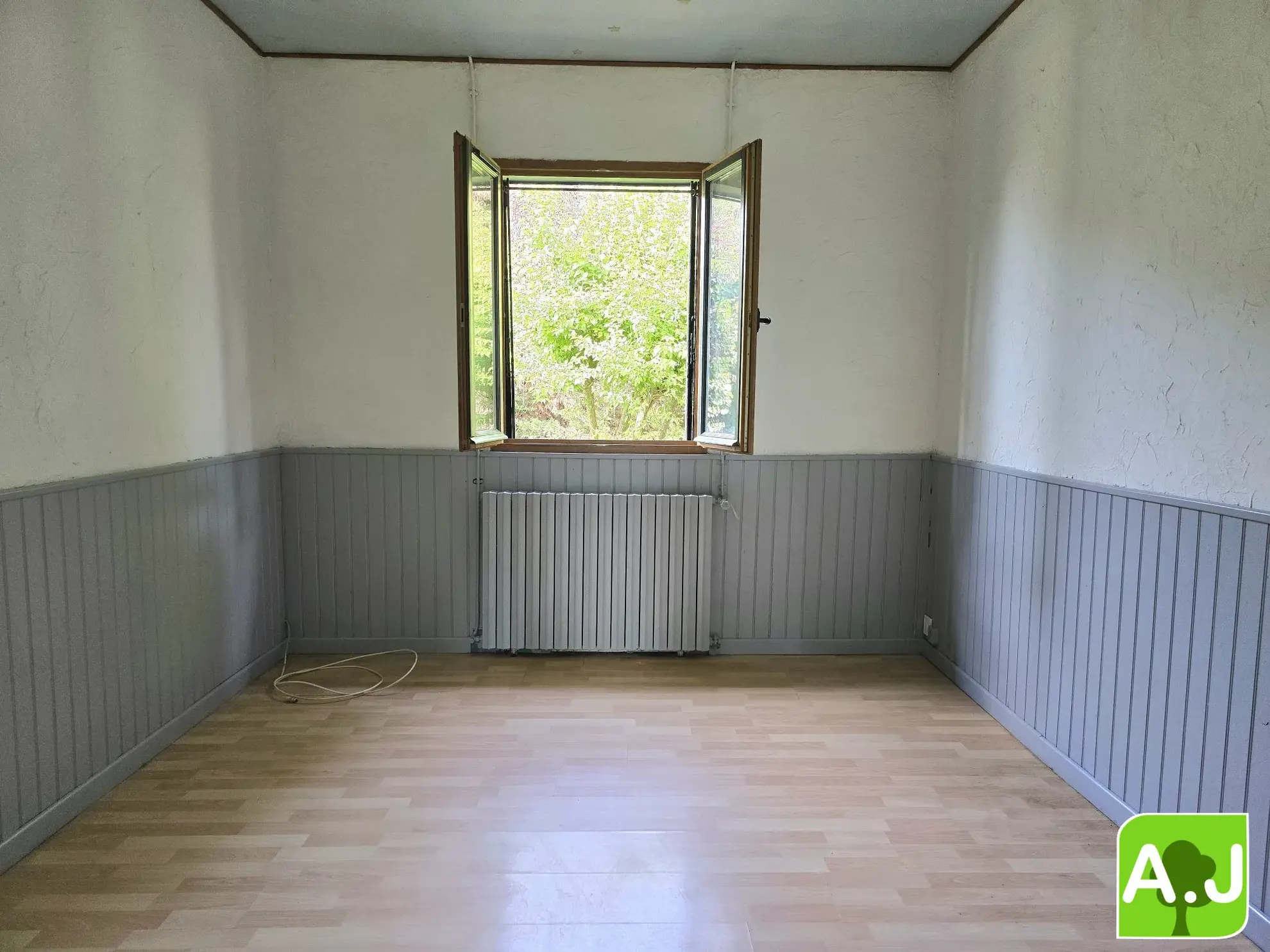 Maison de plain-pied avec dépendance à Bréval – idéalement située avec jardin clos 