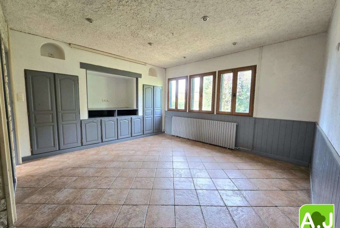 Maison de plain-pied avec dépendance à Bréval – idéalement située avec jardin clos 