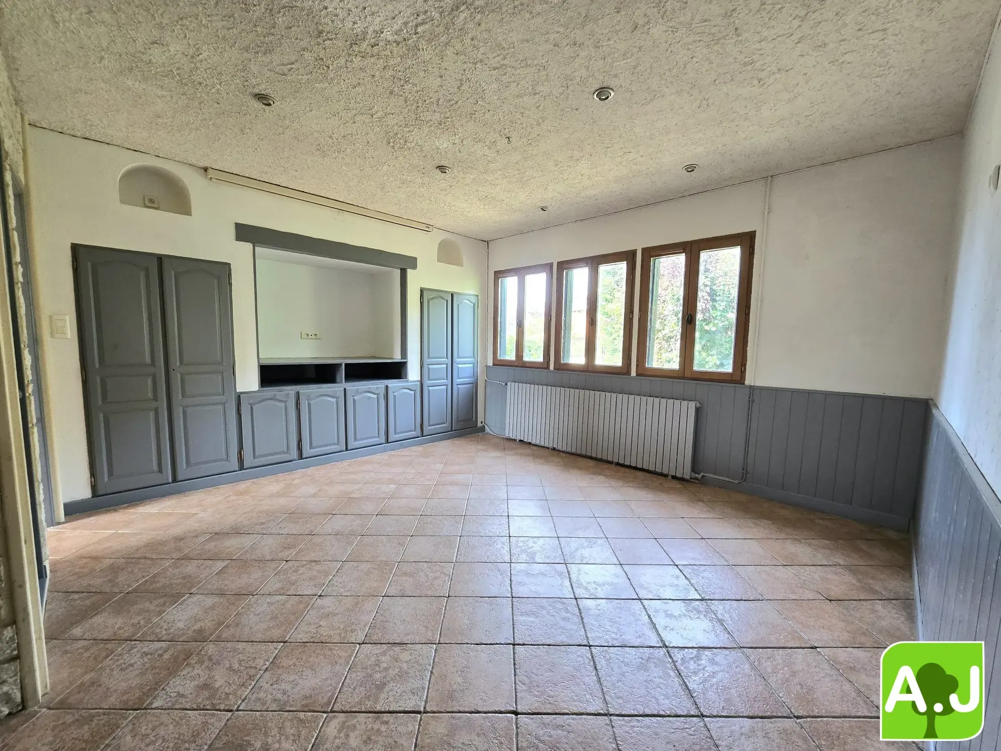 Maison de plain-pied avec dépendance à Bréval – idéalement située avec jardin clos 
