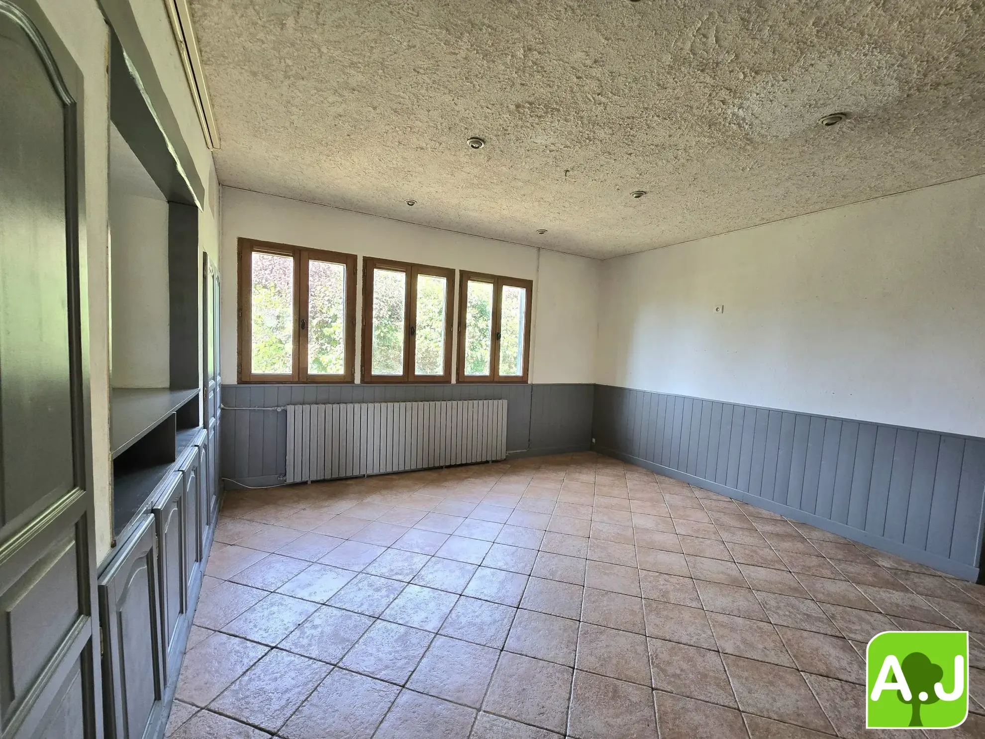 Maison de plain-pied avec dépendance à Bréval – idéalement située avec jardin clos 