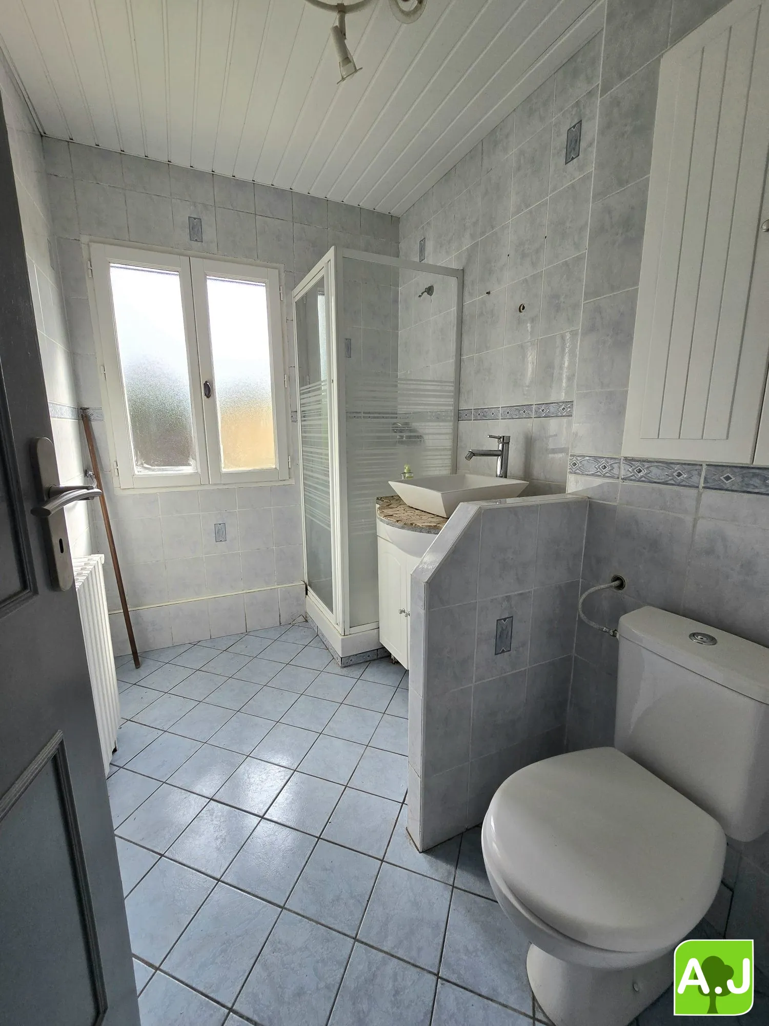 Maison de plain-pied avec dépendance à Bréval – idéalement située avec jardin clos 