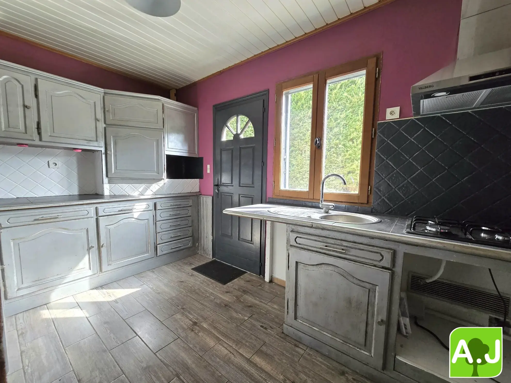 Maison de plain-pied avec dépendance à Bréval – idéalement située avec jardin clos 
