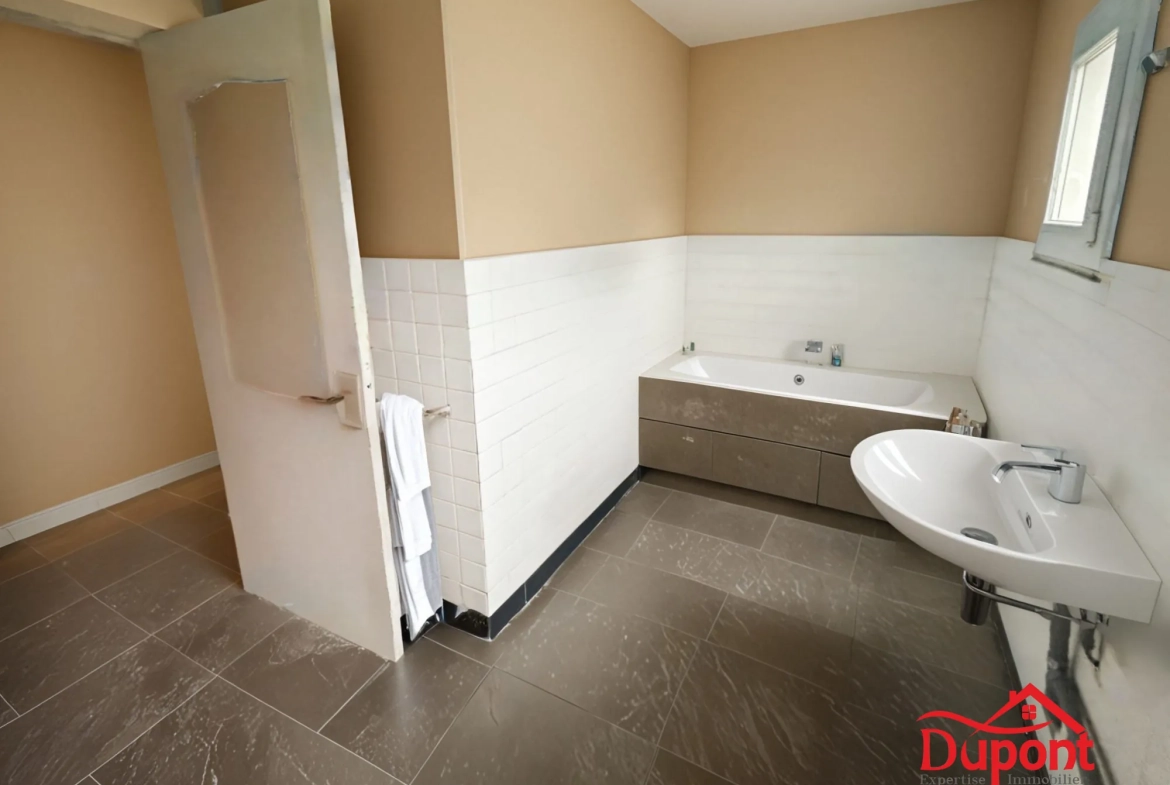 Maison à Maubert-Fontaine à rénover avec 3 chambres et terrain de 200m² 