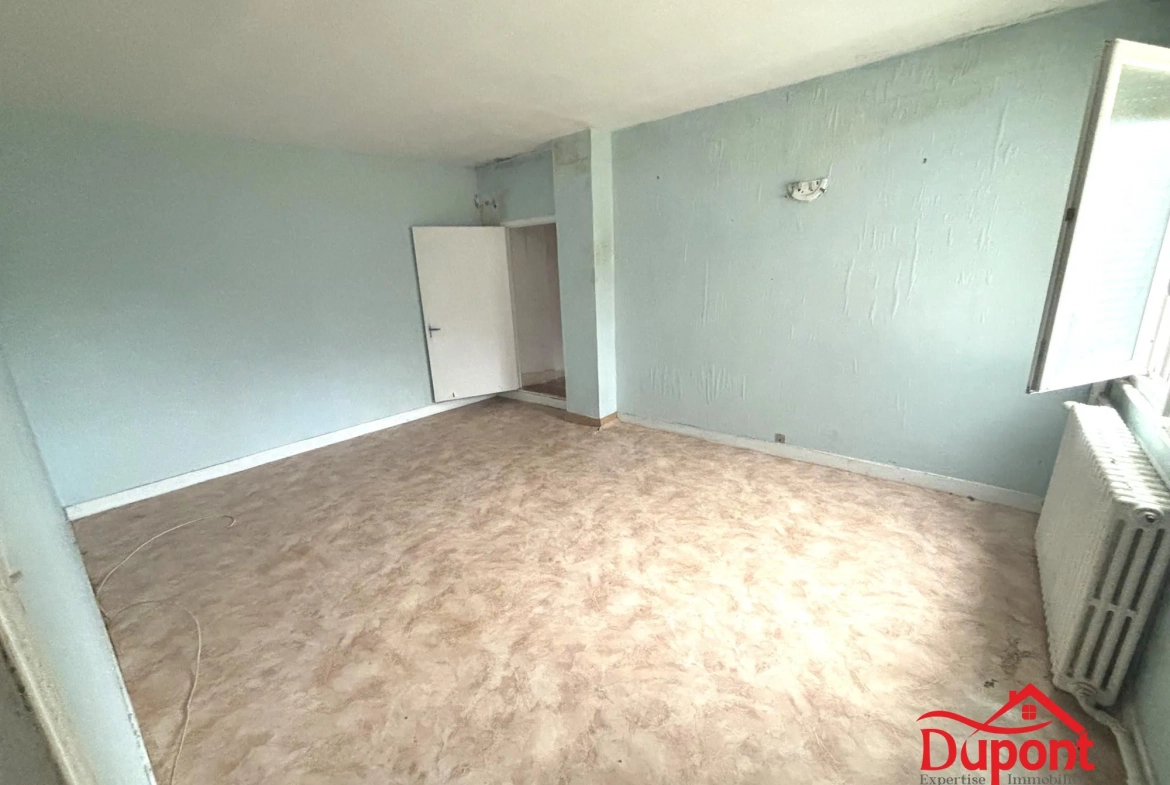Maison à Maubert-Fontaine à rénover avec 3 chambres et terrain de 200m² 