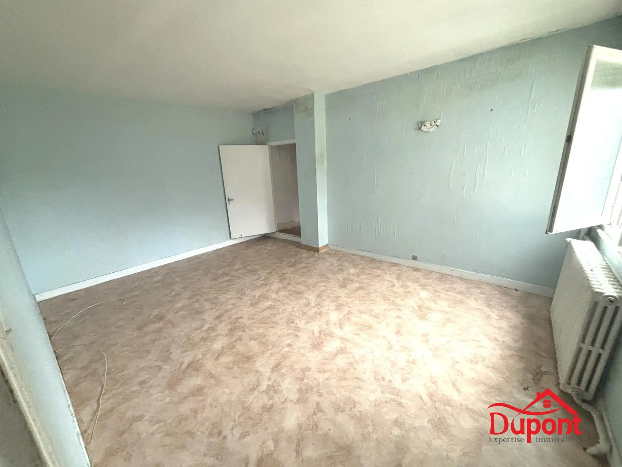 Maison à Maubert-Fontaine à rénover avec 3 chambres et terrain de 200m² 
