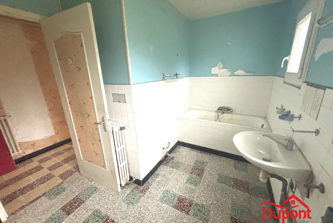 Maison à Maubert-Fontaine à rénover avec 3 chambres et terrain de 200m² 