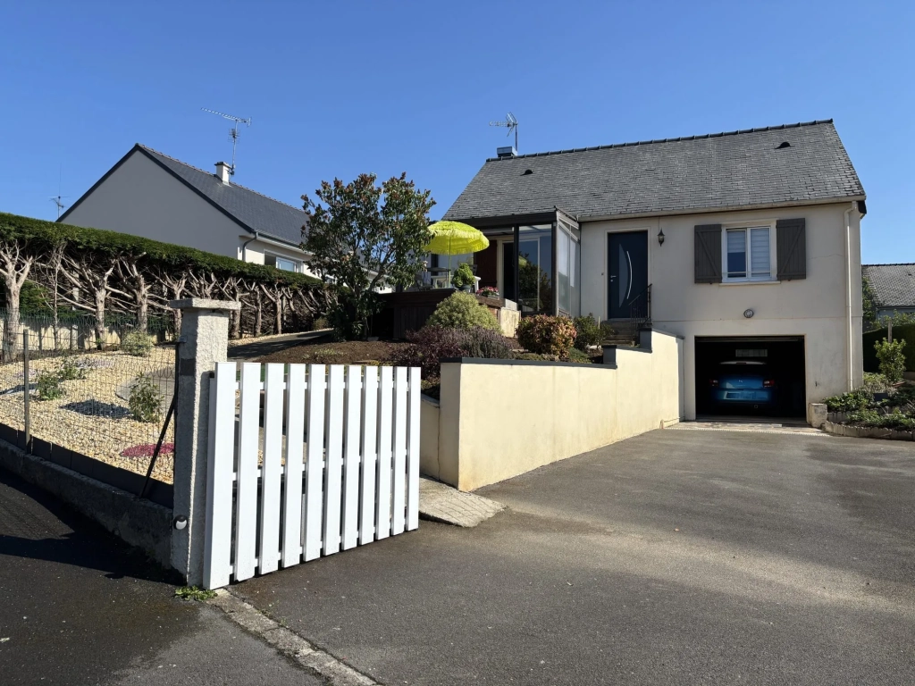 Maison rénovée de 73 m² à vendre à Lécousse, proche commodités