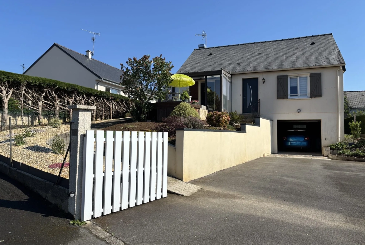 Maison rénovée de 73 m² à vendre à Lécousse, proche commodités 