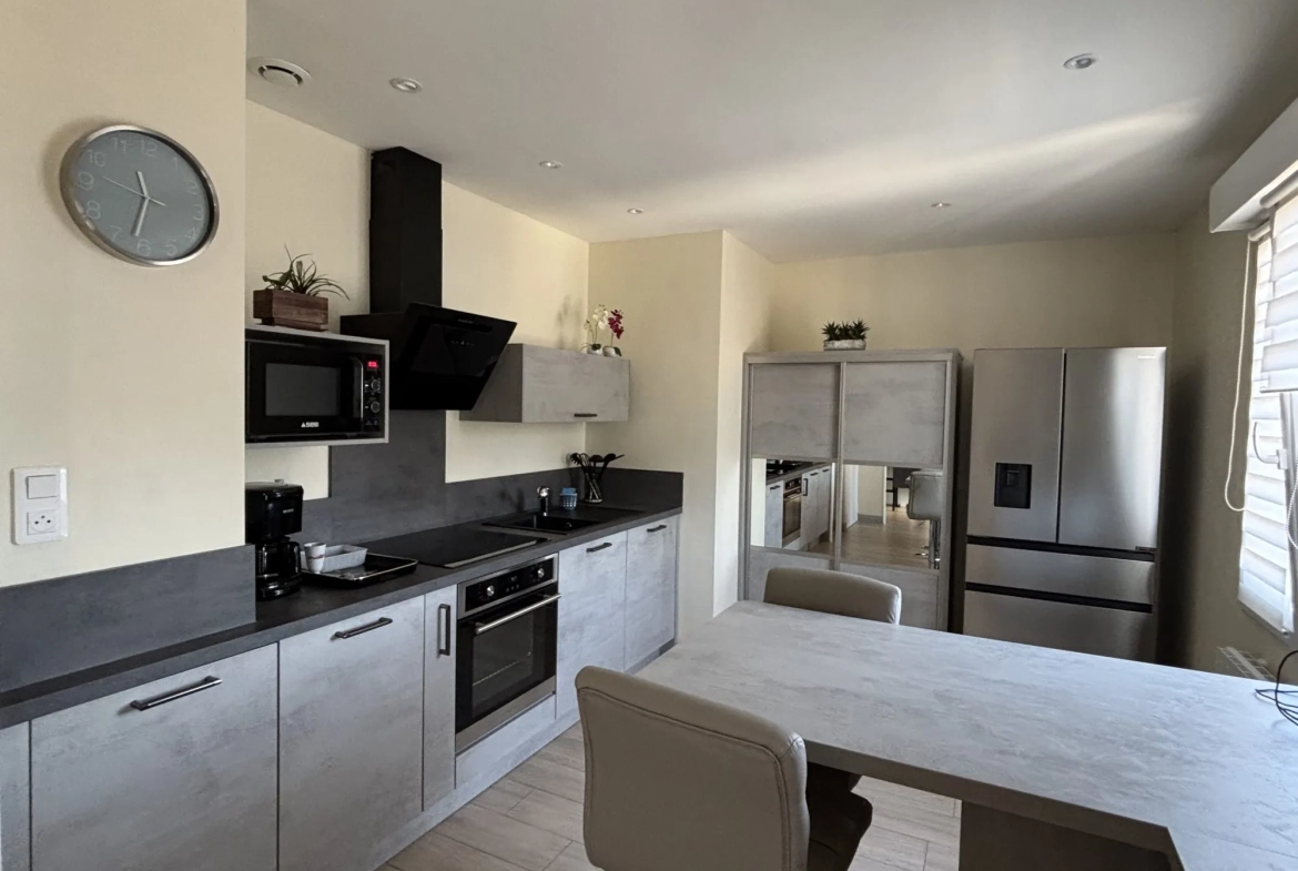 Maison rénovée de 73 m² à vendre à Lécousse, proche commodités 