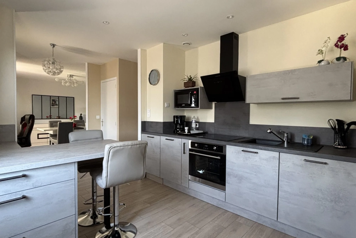 Maison rénovée de 73 m² à vendre à Lécousse, proche commodités 
