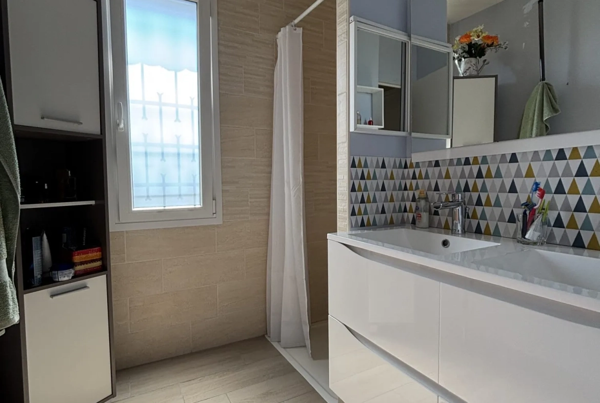 Maison rénovée de 73 m² à vendre à Lécousse, proche commodités 