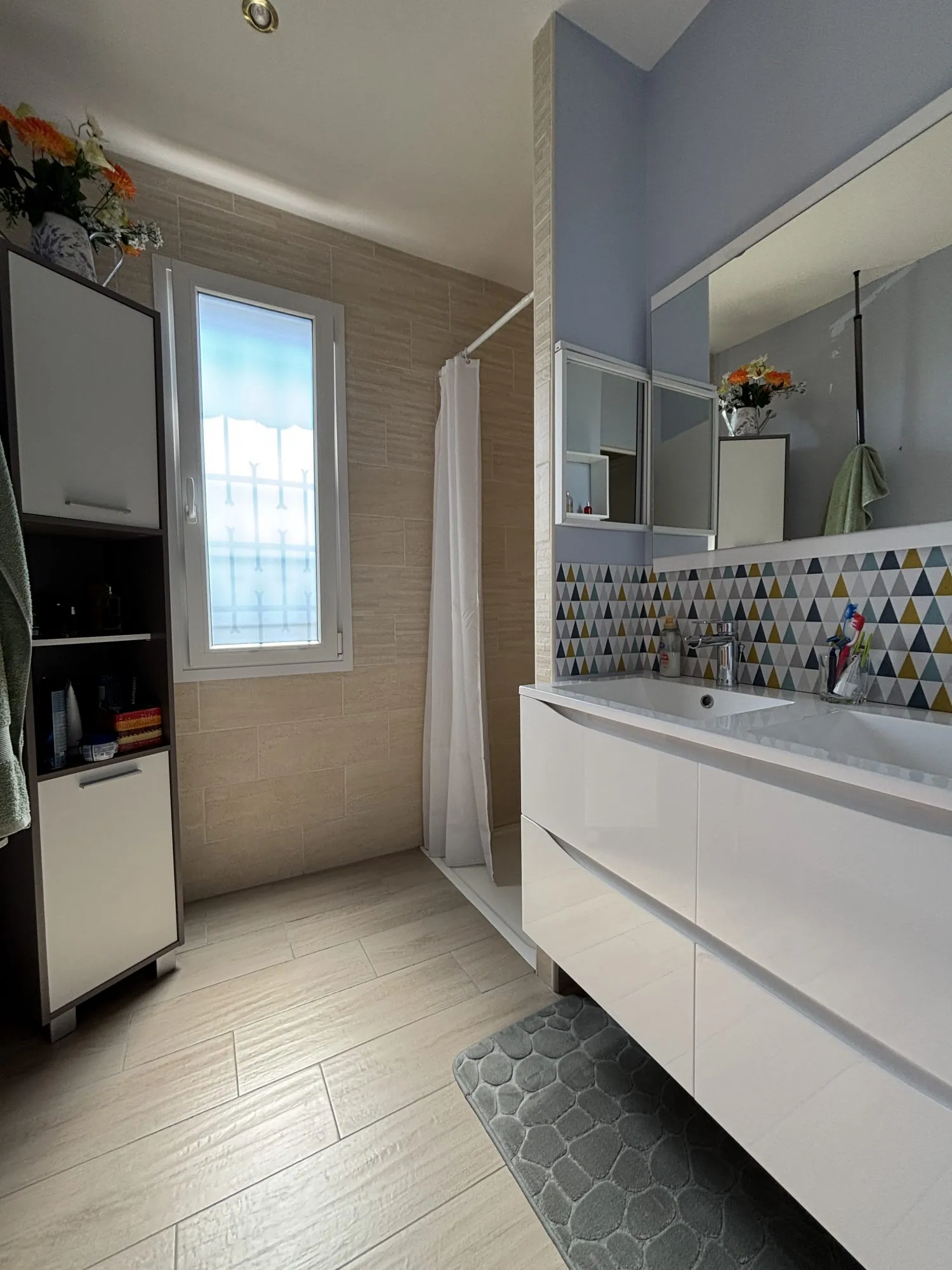 Maison rénovée de 73 m² à vendre à Lécousse, proche commodités 