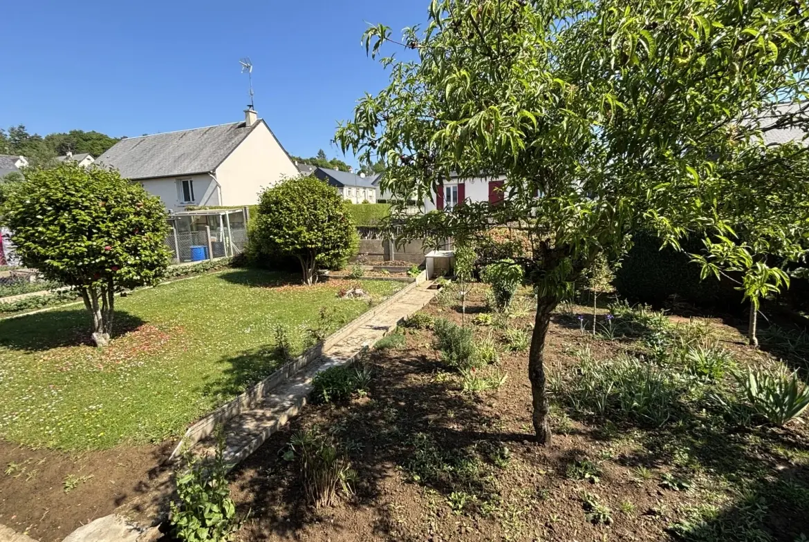 Maison rénovée de 73 m² à vendre à Lécousse, proche commodités 