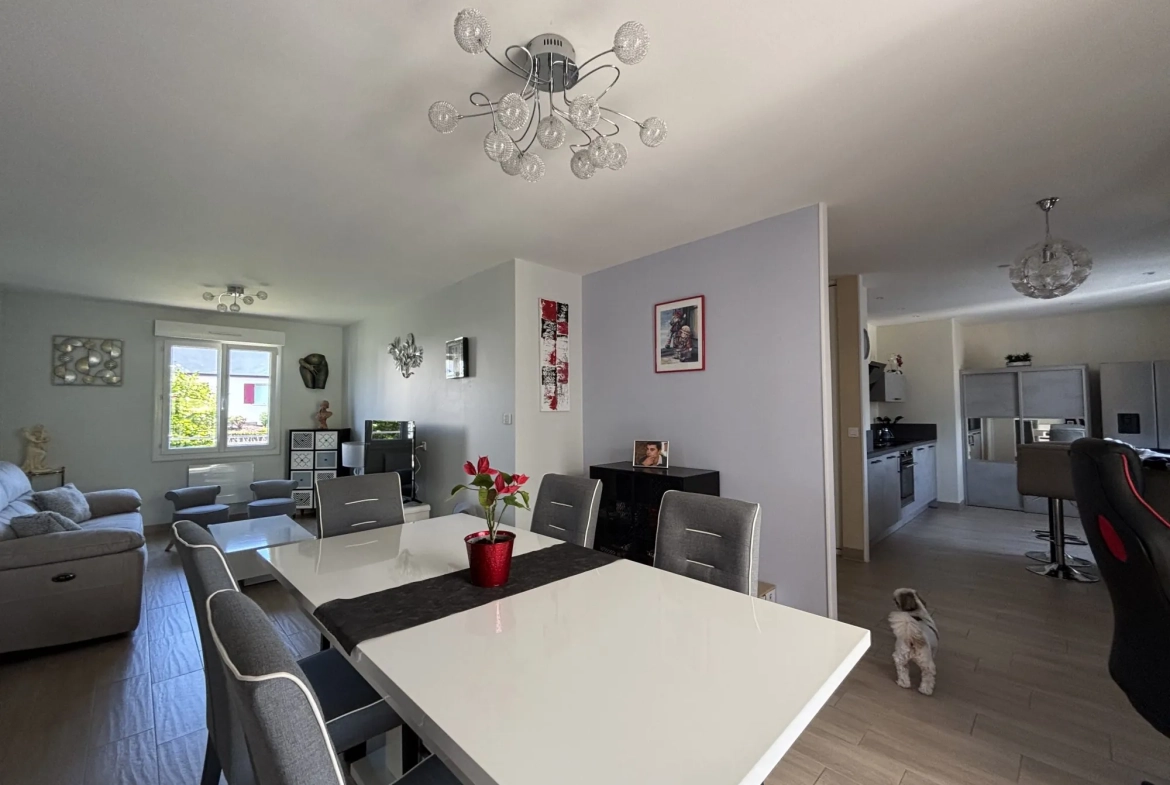 Maison rénovée de 73 m² à vendre à Lécousse, proche commodités 