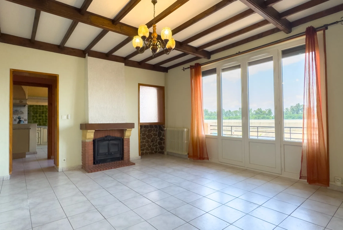 Maison de village à vendre avec 3 chambres, dépendances et jardin au Pouzin 