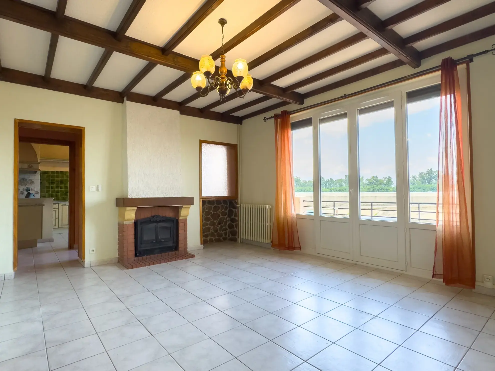 Maison de village à vendre avec 3 chambres, dépendances et jardin au Pouzin 