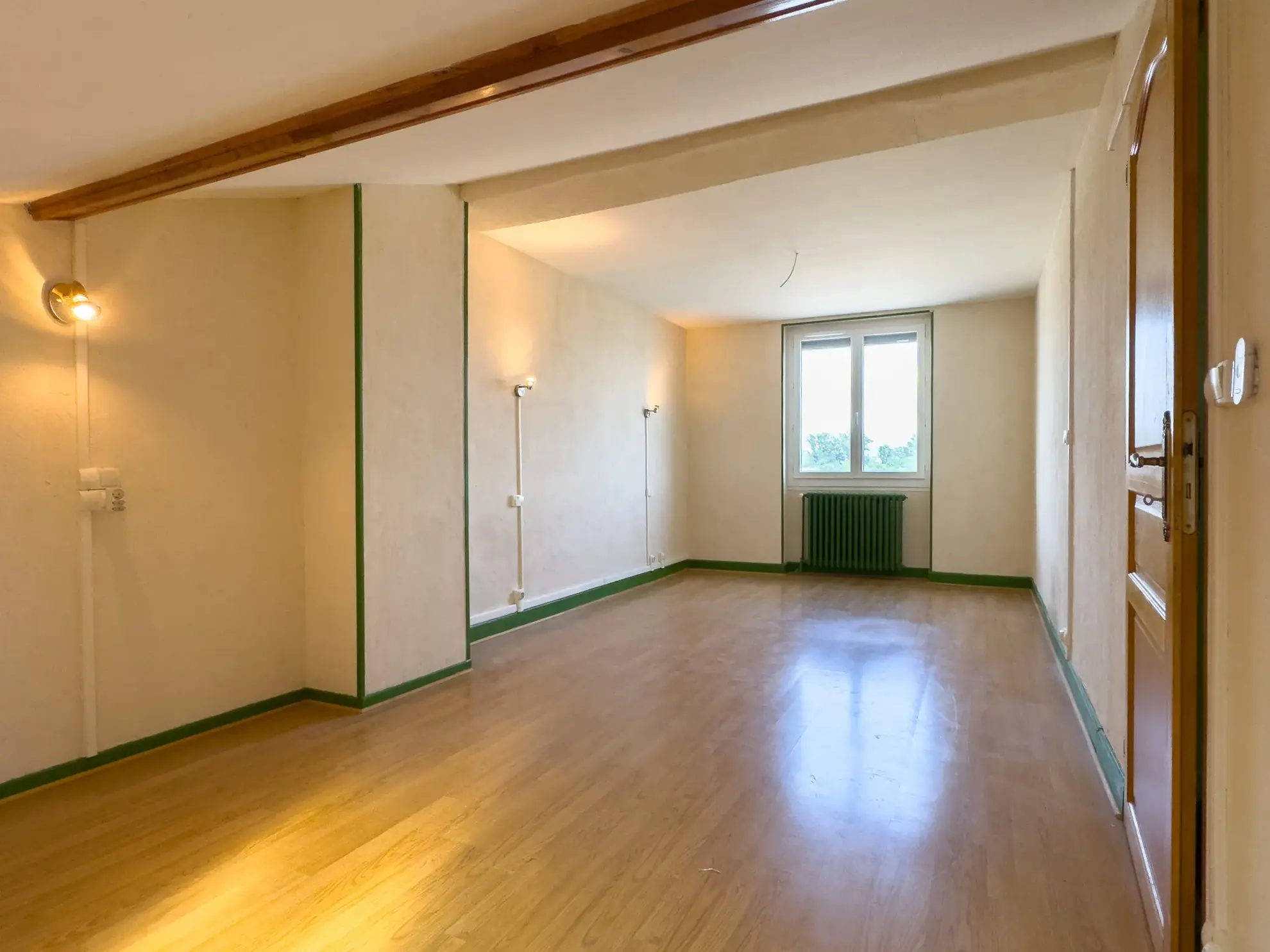 Maison de village à vendre avec 3 chambres, dépendances et jardin au Pouzin 