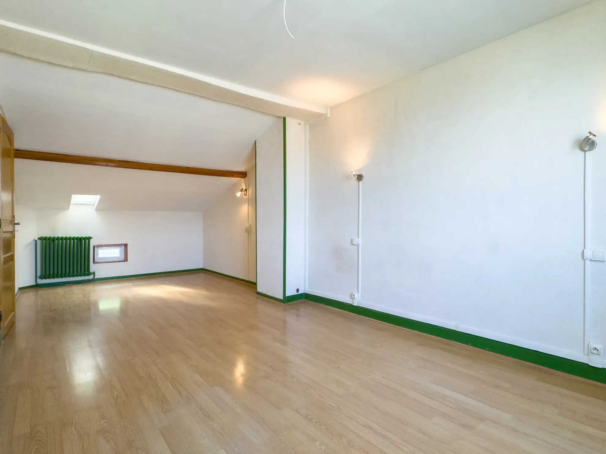 Maison de village à vendre avec 3 chambres, dépendances et jardin au Pouzin 