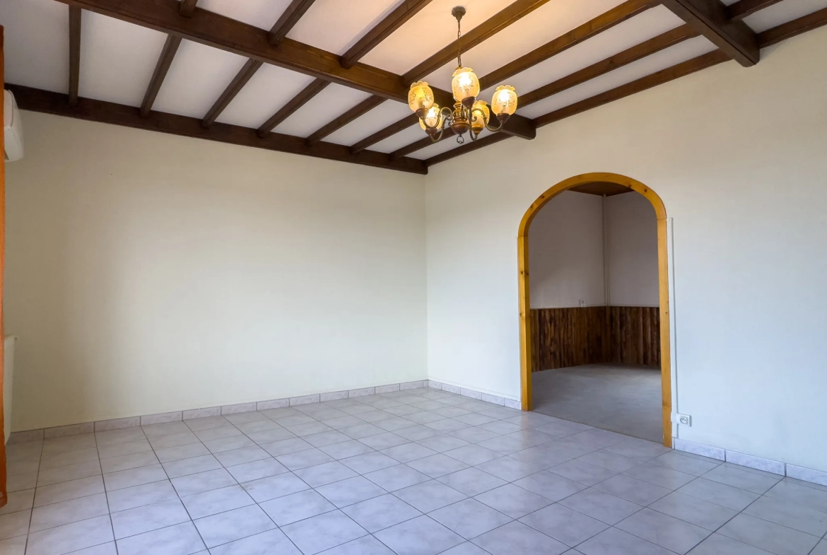 Maison de village à vendre avec 3 chambres, dépendances et jardin au Pouzin 