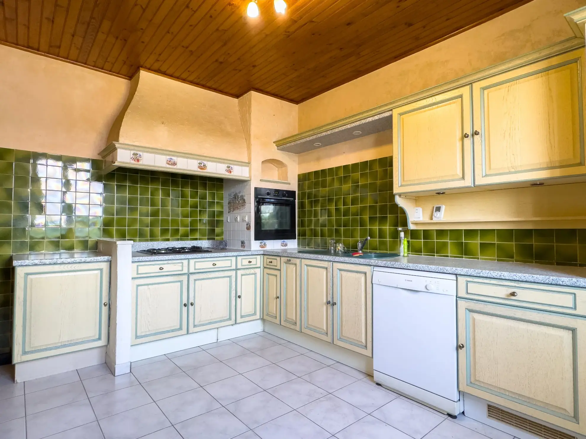 Maison de village à vendre avec 3 chambres, dépendances et jardin au Pouzin 