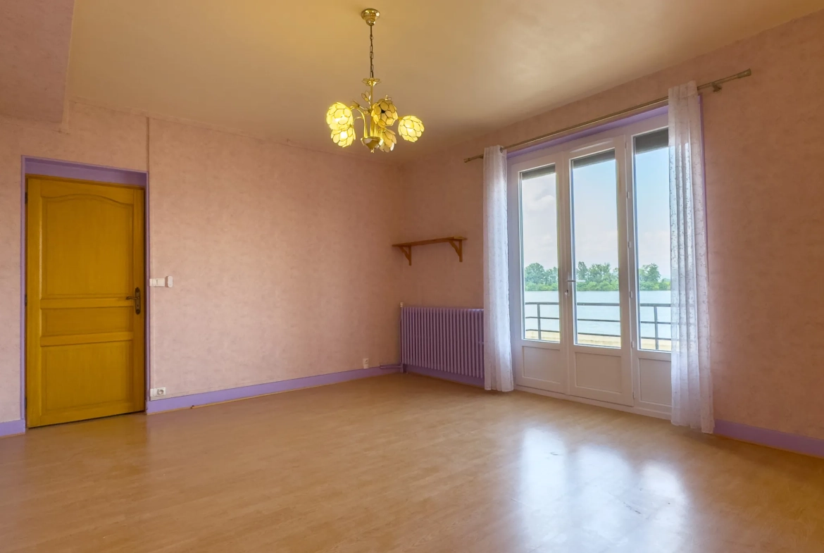 Maison de village à vendre avec 3 chambres, dépendances et jardin au Pouzin 