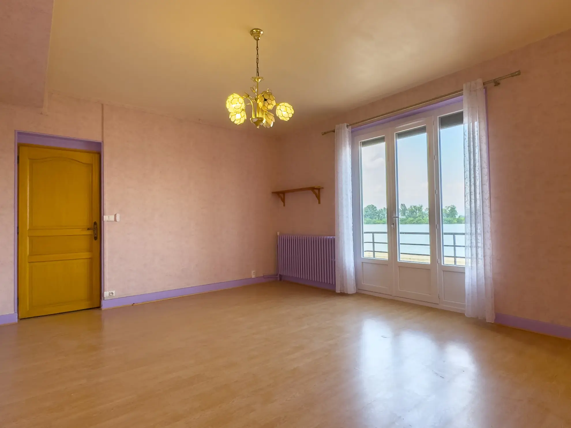 Maison de village à vendre avec 3 chambres, dépendances et jardin au Pouzin 